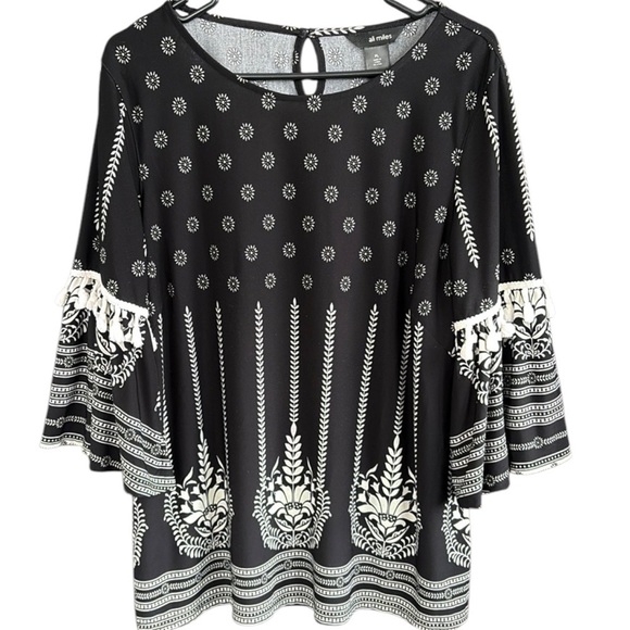 Ali Miles Tops - EUC Ali Miles Boho 3/4 Bell Sleeve Embellished Top Black White Petite Large